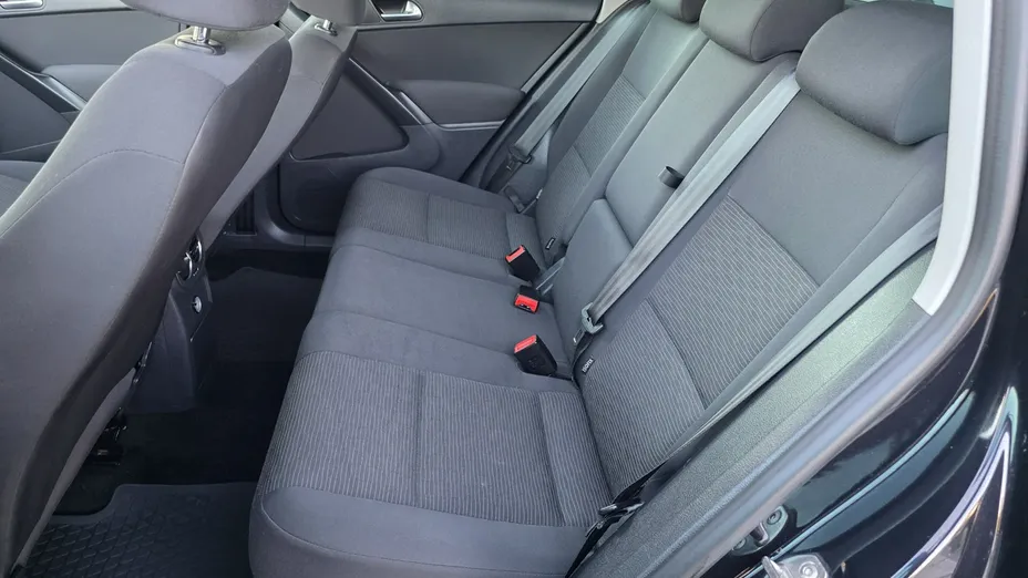 VOLKSWAGEN Tiguan -