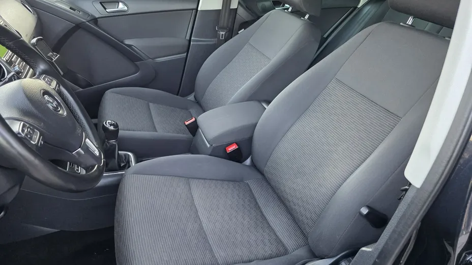 VOLKSWAGEN Tiguan -