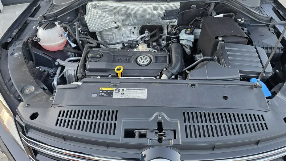 VOLKSWAGEN Tiguan -