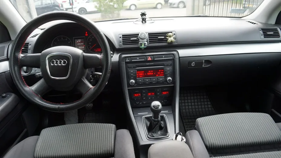 AUDI A4 -