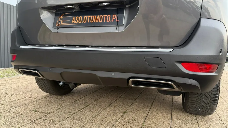 PEUGEOT 5008 -