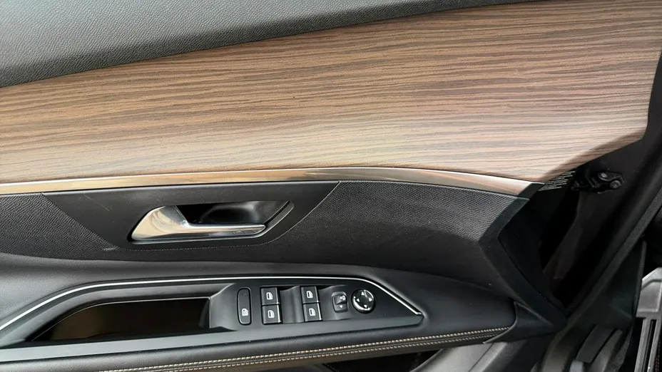 PEUGEOT 5008 -