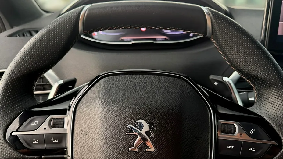 PEUGEOT 5008 -
