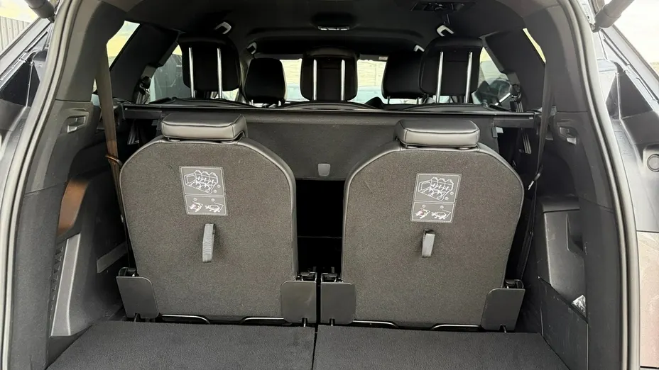PEUGEOT 5008 -