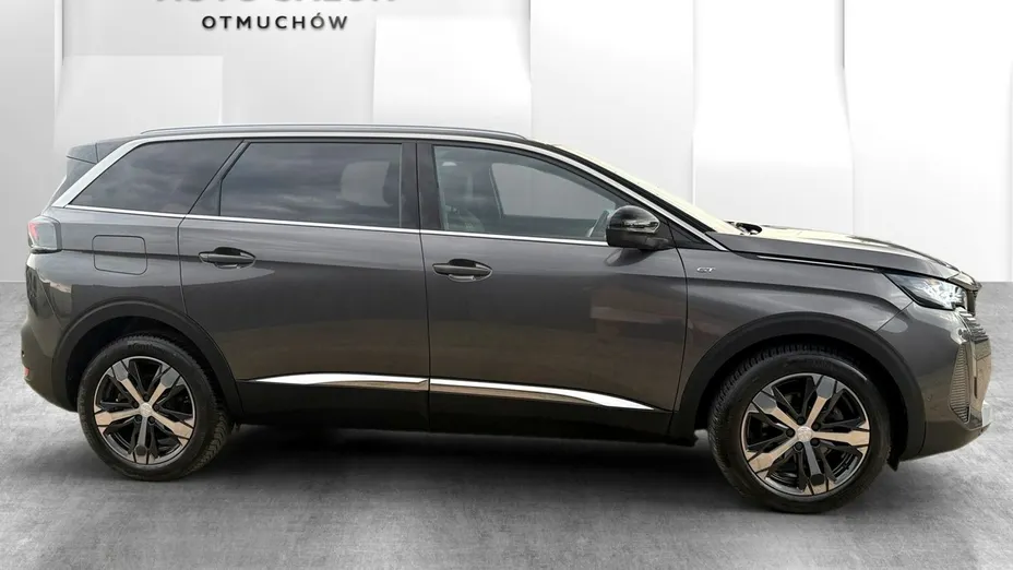 PEUGEOT 5008 -
