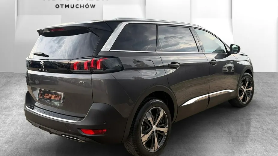 PEUGEOT 5008 -
