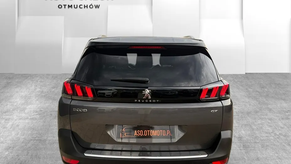 PEUGEOT 5008 -