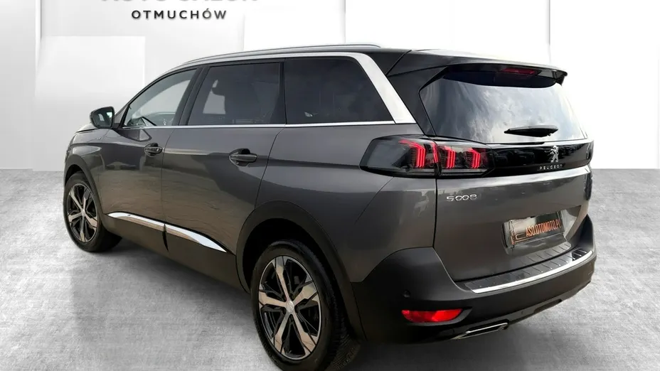 PEUGEOT 5008 -