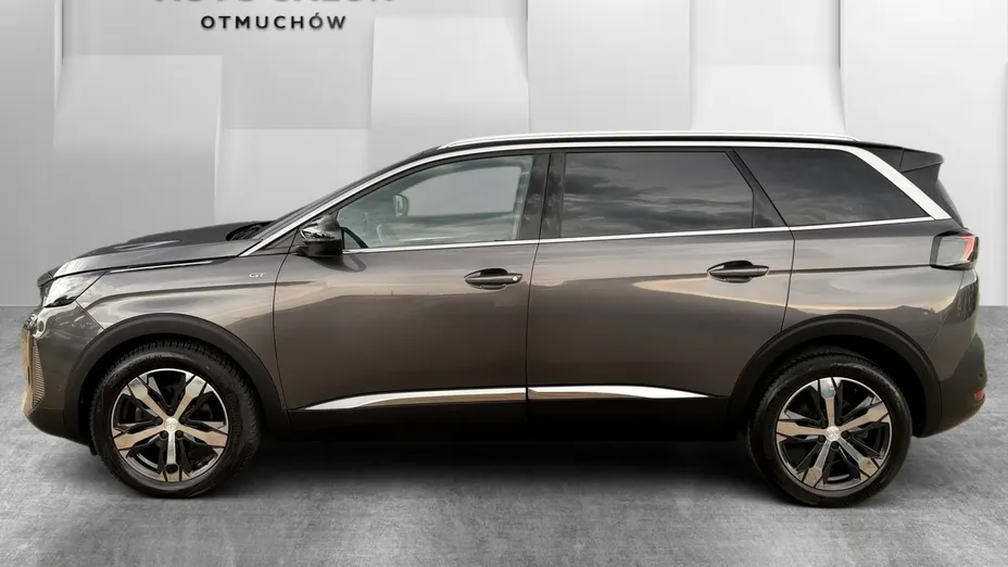 PEUGEOT 5008 -
