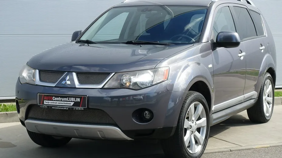 MITSUBISHI Outlander -