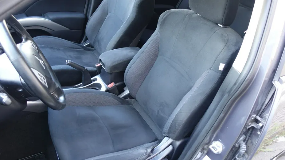 MITSUBISHI Outlander -