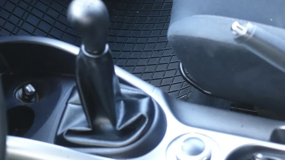 MITSUBISHI Outlander -