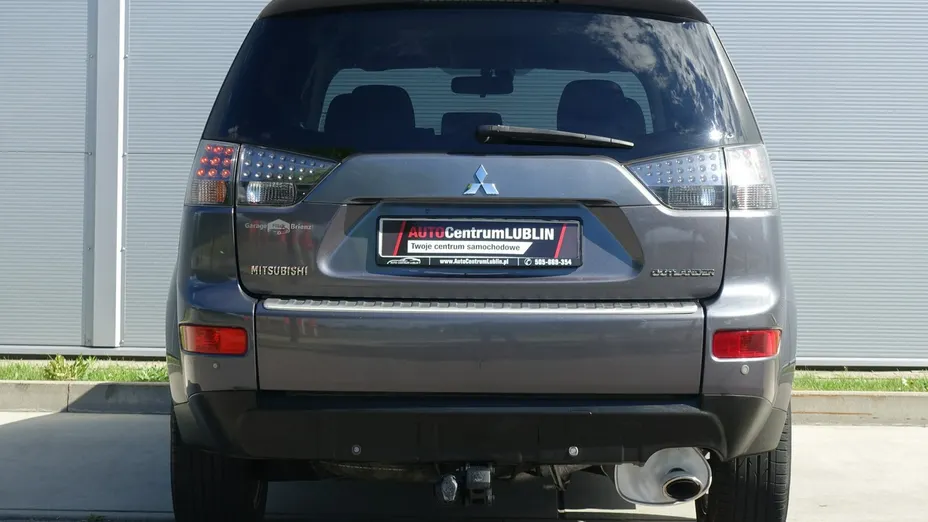 MITSUBISHI Outlander -