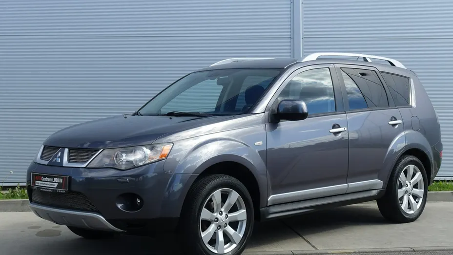MITSUBISHI Outlander -