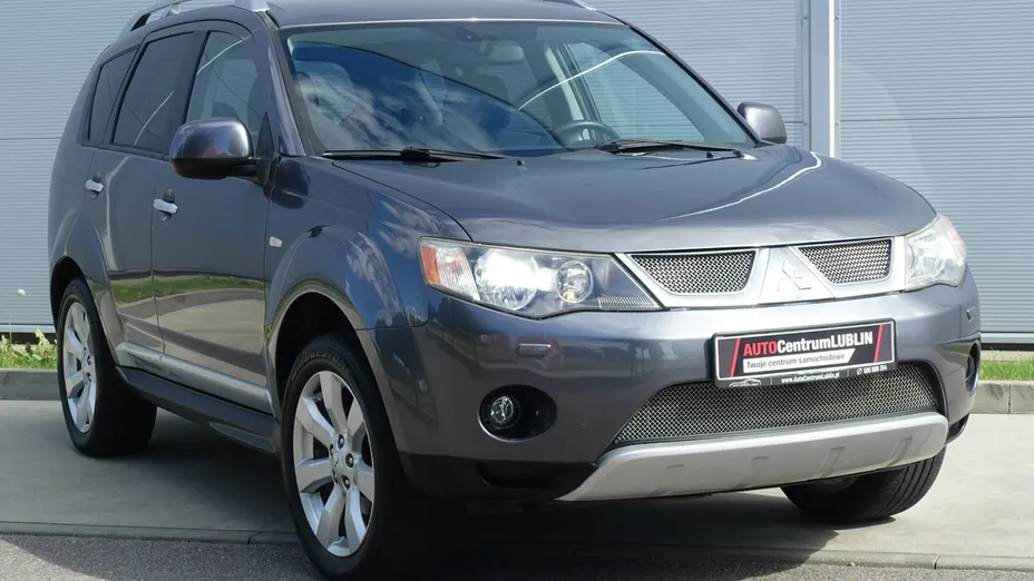 MITSUBISHI Outlander -