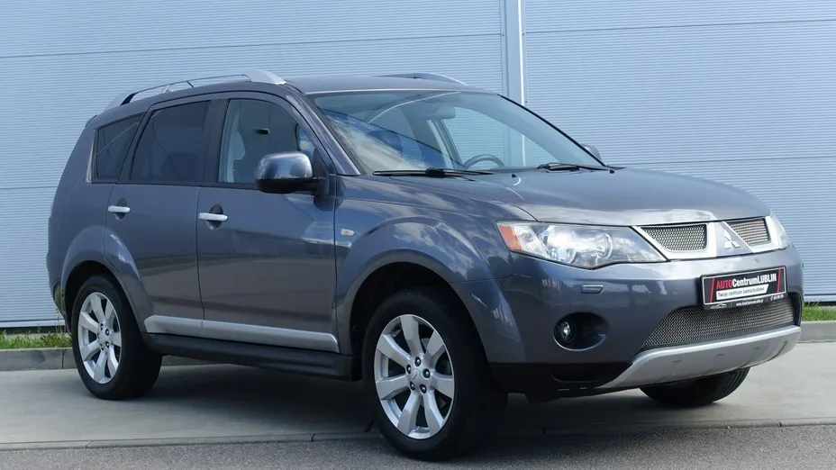 MITSUBISHI Outlander -