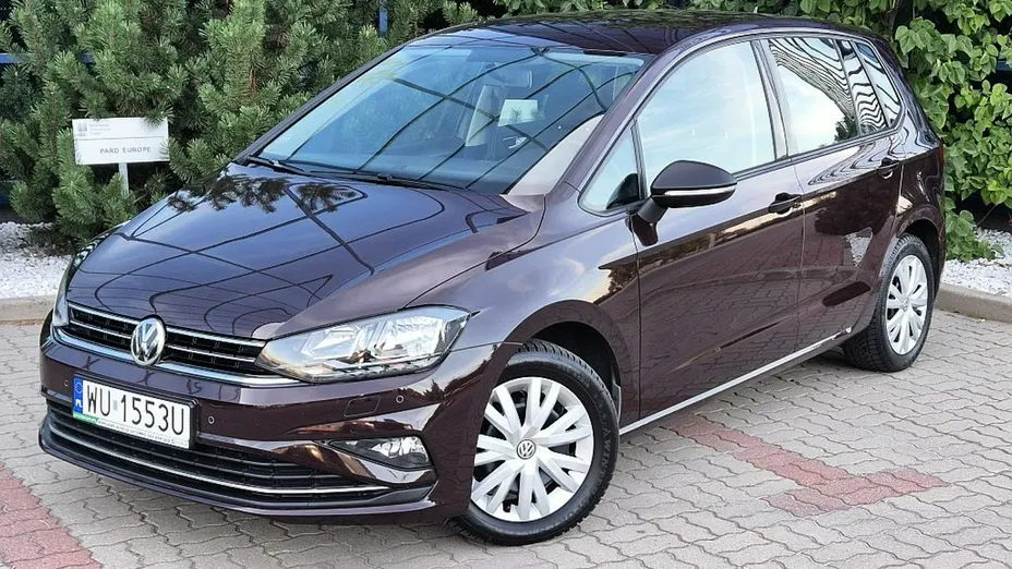 VOLKSWAGEN Golf Sportsvan -
