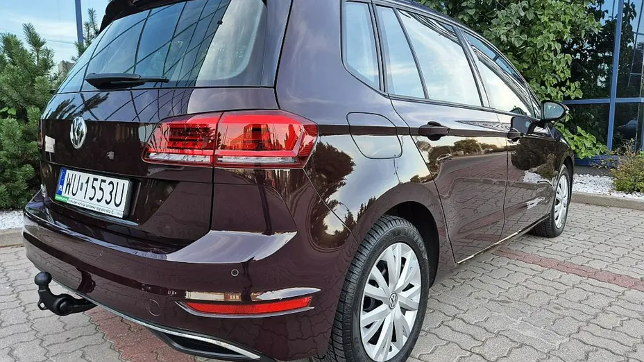 VOLKSWAGEN Golf Sportsvan -