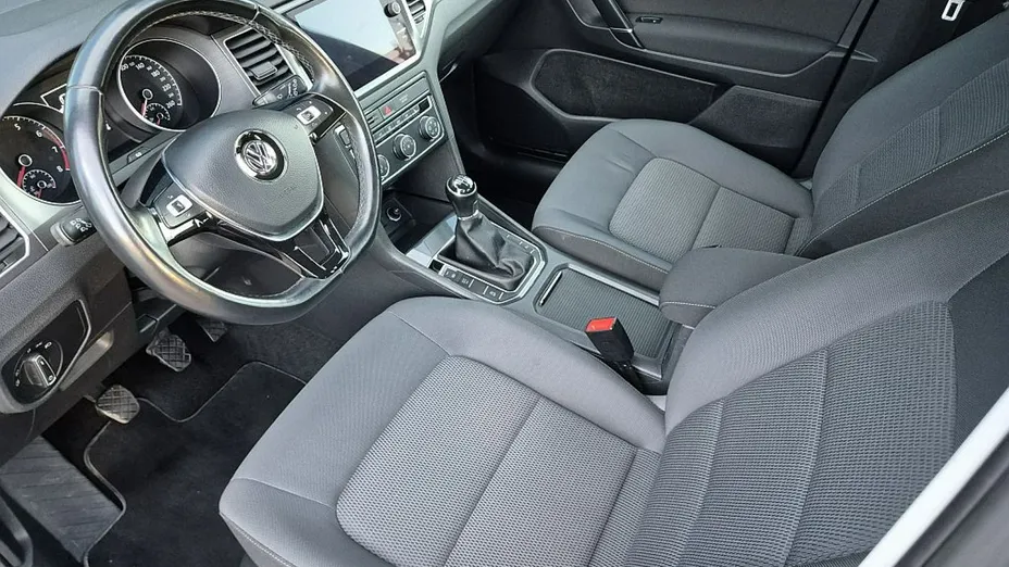 VOLKSWAGEN Golf Sportsvan -