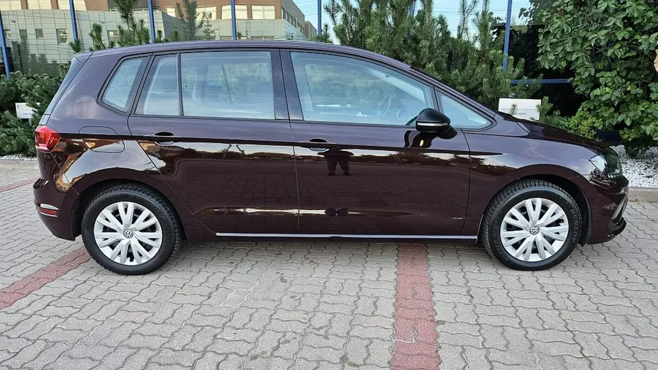 VOLKSWAGEN Golf Sportsvan -
