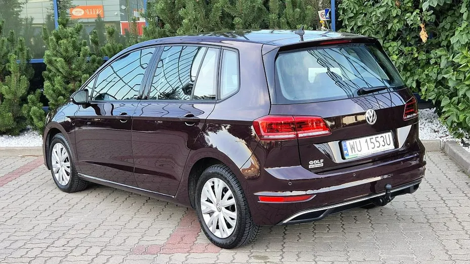 VOLKSWAGEN Golf Sportsvan -