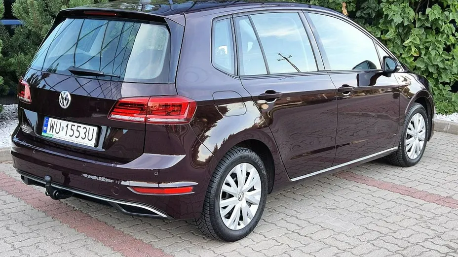VOLKSWAGEN Golf Sportsvan -