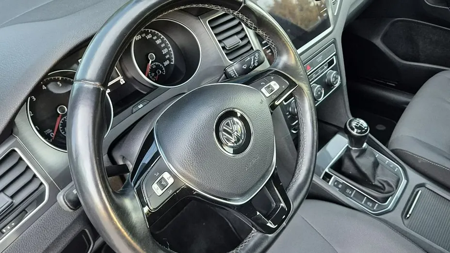 VOLKSWAGEN Golf Sportsvan -