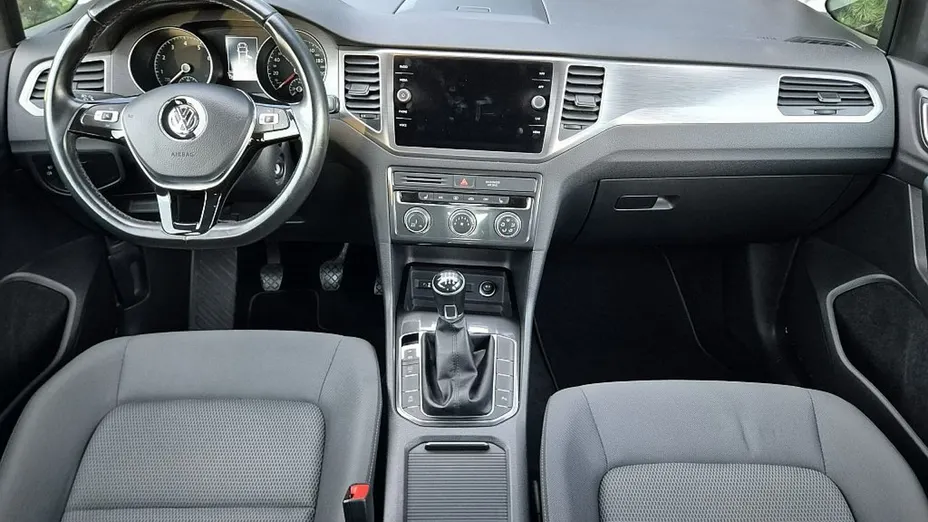VOLKSWAGEN Golf Sportsvan -