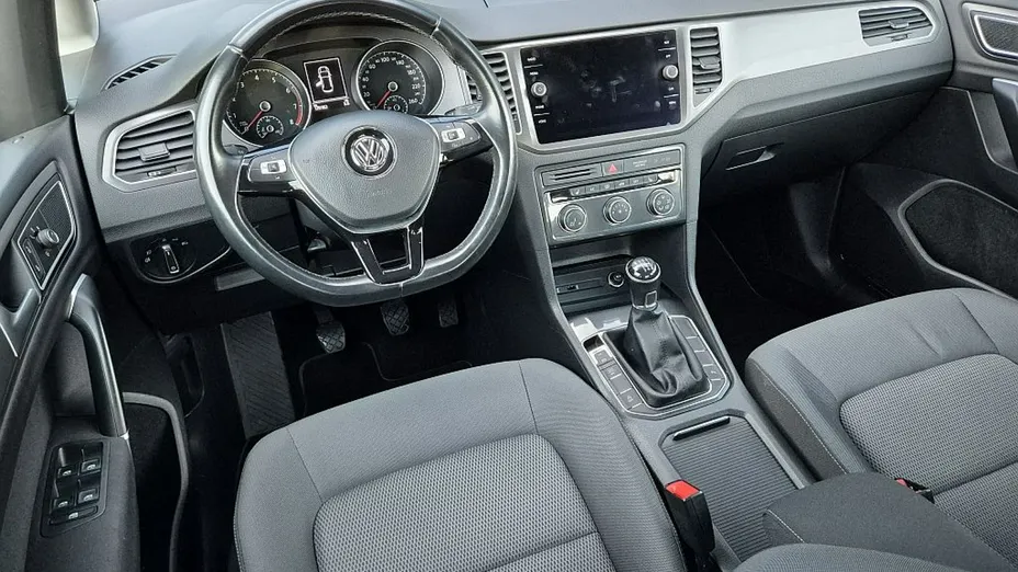 VOLKSWAGEN Golf Sportsvan -