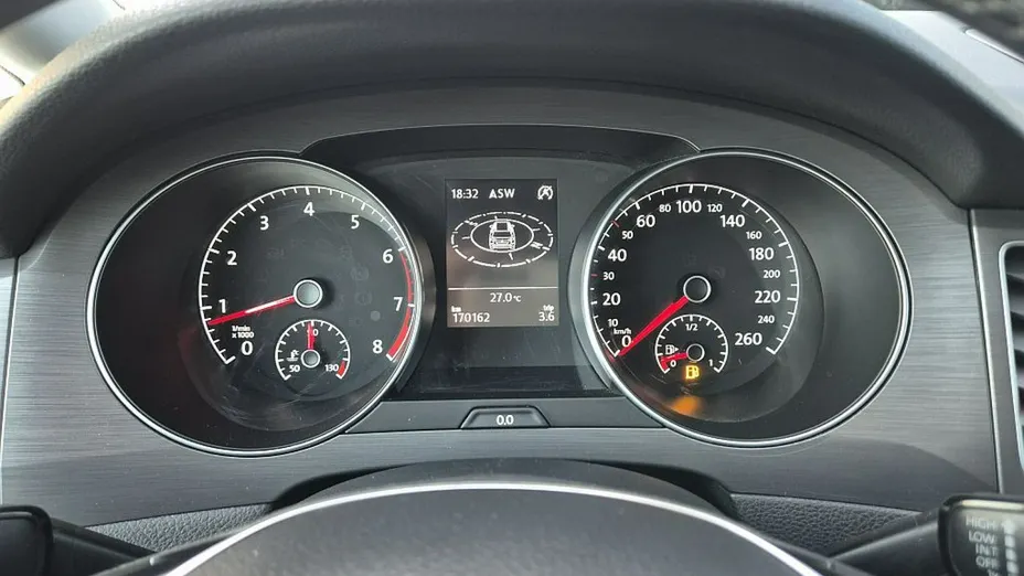 VOLKSWAGEN Golf Sportsvan -