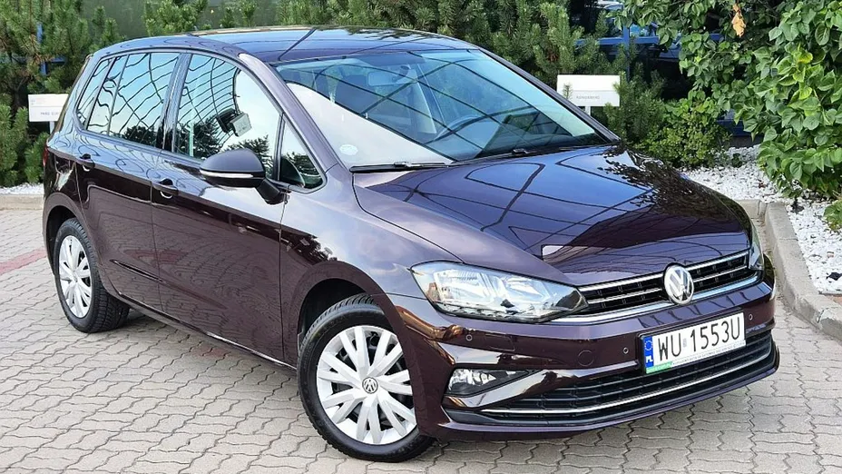 VOLKSWAGEN Golf Sportsvan -