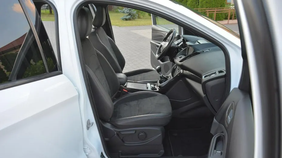 FORD Kuga -