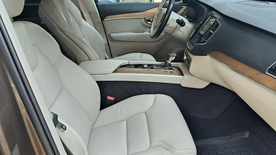 VOLVO XC90 -