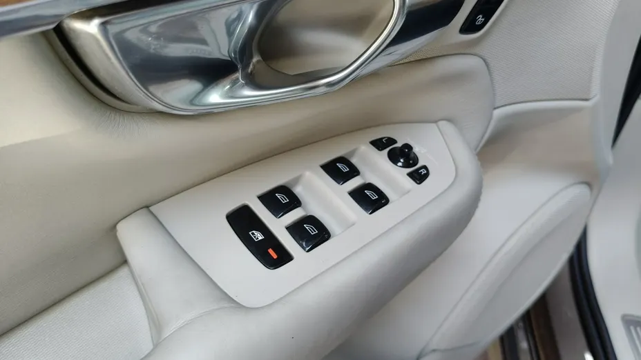 VOLVO XC90 -