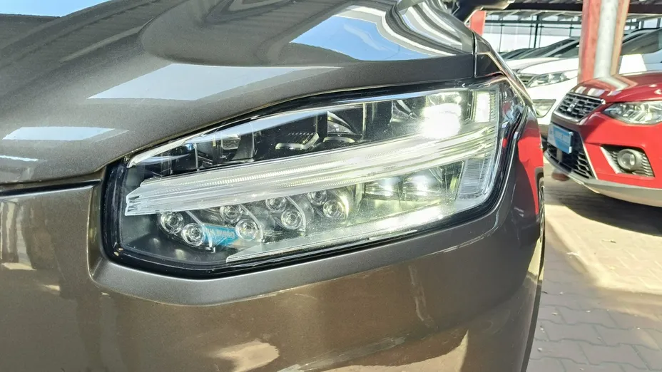 VOLVO XC90 -