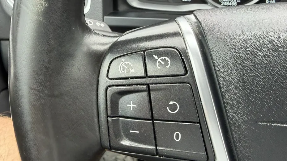 VOLVO S60 -