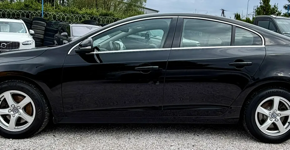 VOLVO S60 -