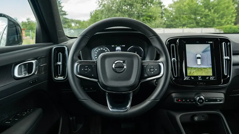 VOLVO XC40 -
