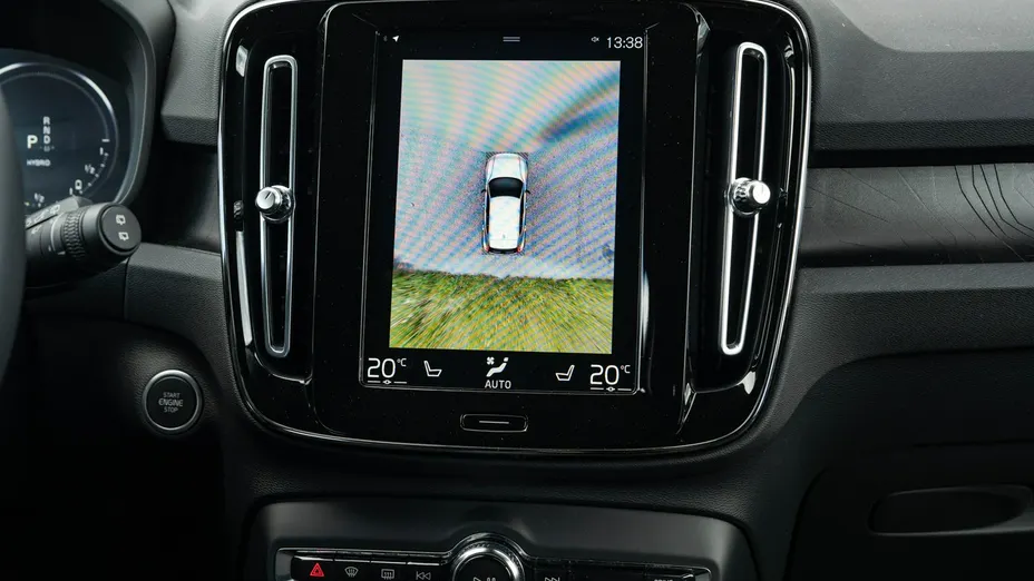 VOLVO XC40 -