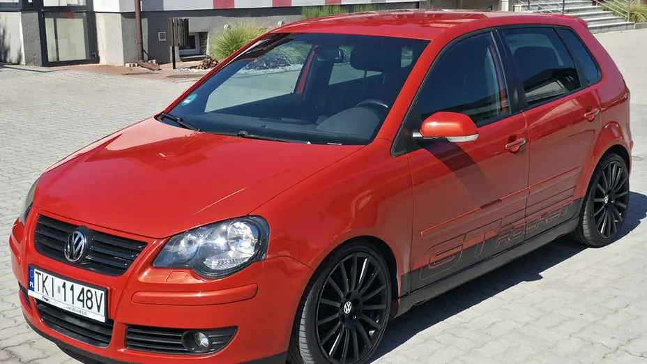 VOLKSWAGEN Polo -