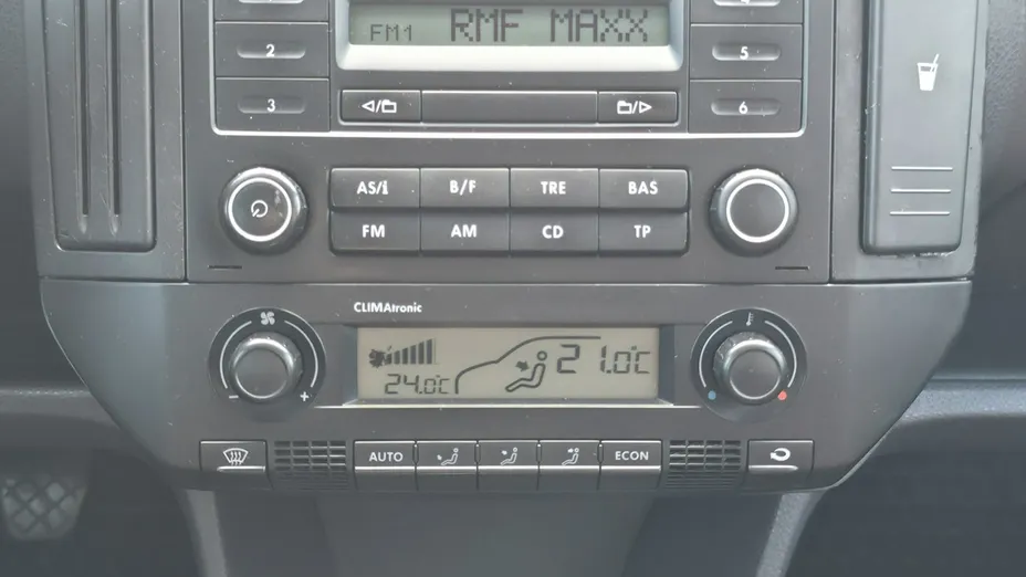 VOLKSWAGEN Polo -