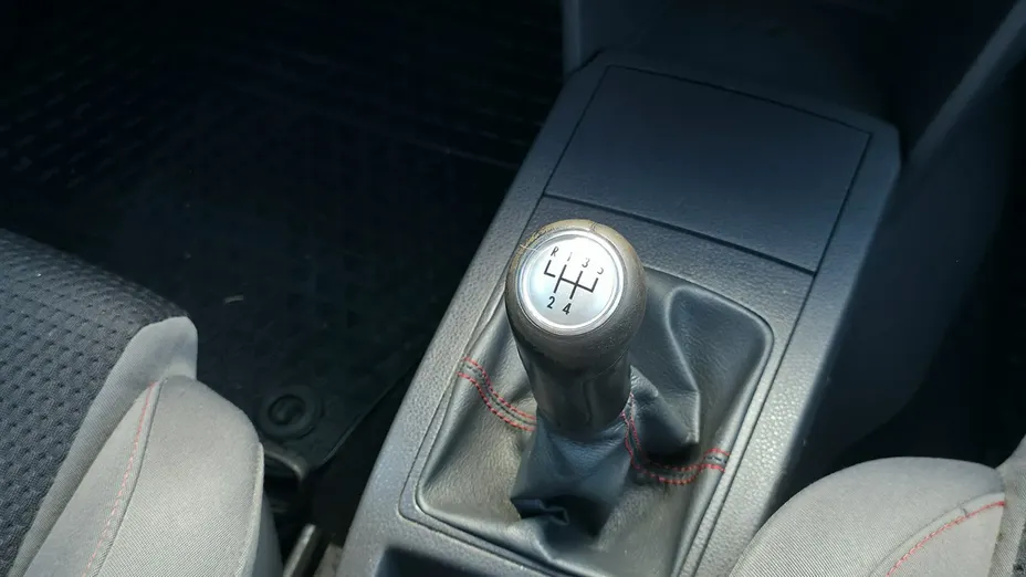 VOLKSWAGEN Polo -