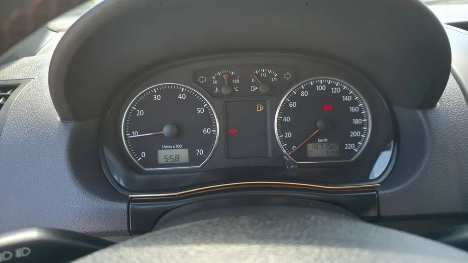 VOLKSWAGEN Polo -