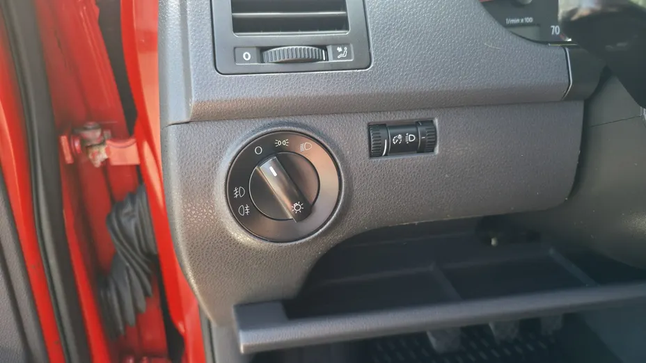 VOLKSWAGEN Polo -