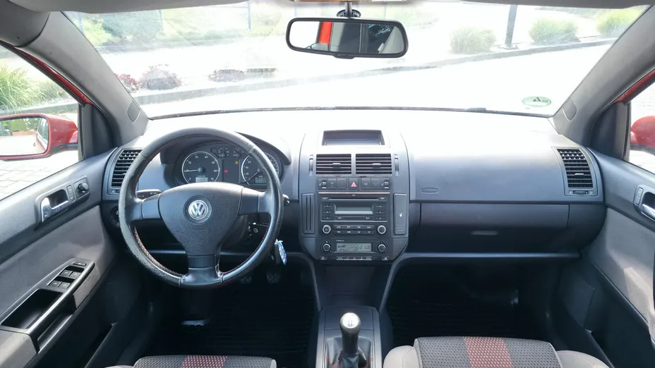 VOLKSWAGEN Polo -