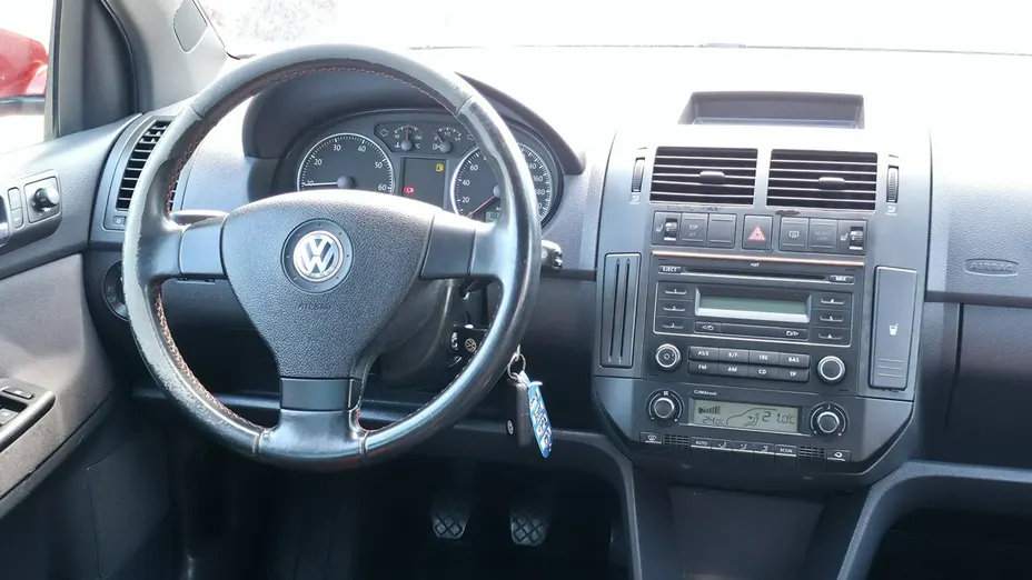 VOLKSWAGEN Polo -