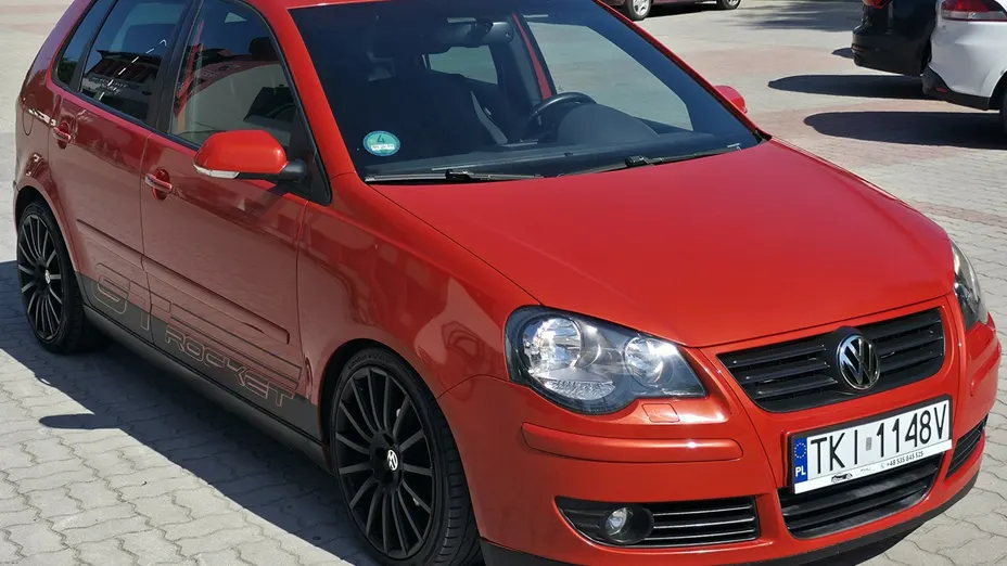 VOLKSWAGEN Polo -