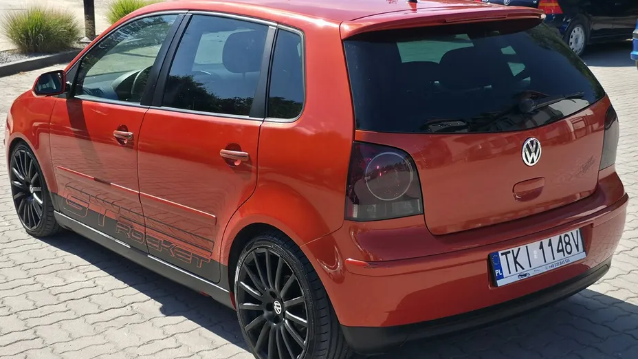VOLKSWAGEN Polo -