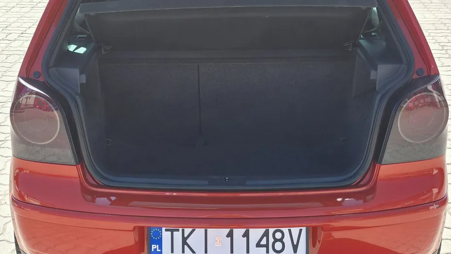 VOLKSWAGEN Polo -