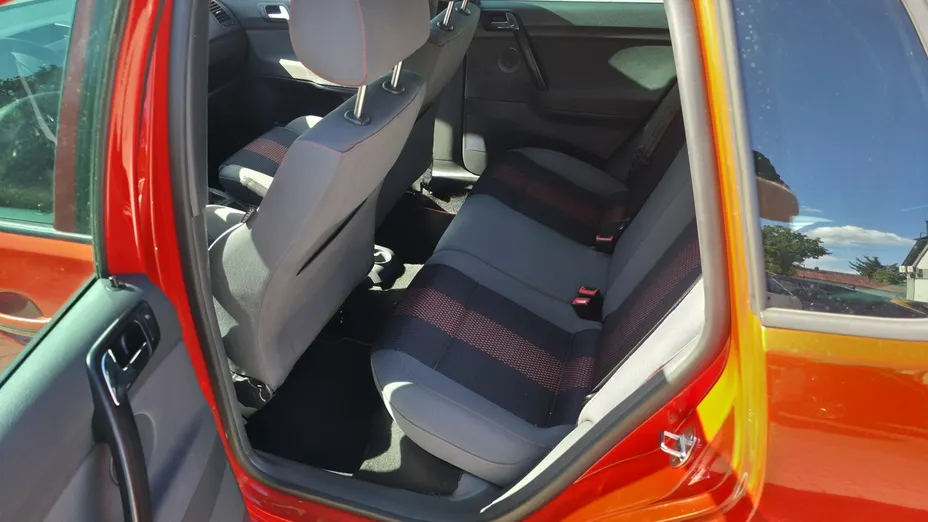 VOLKSWAGEN Polo -